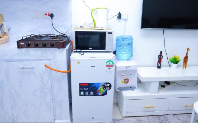 LaMeg Furnished Studio in Coral Bells Apartment