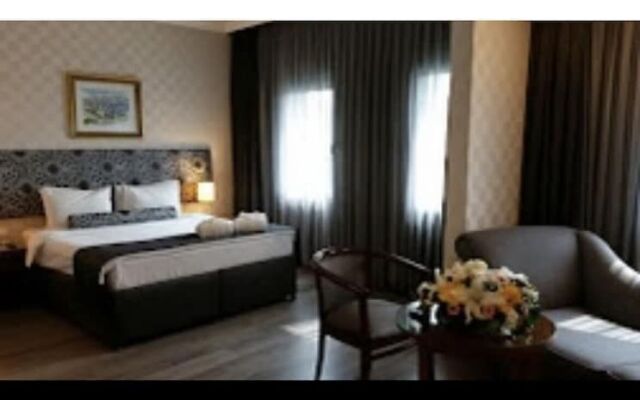 Acy Hotel