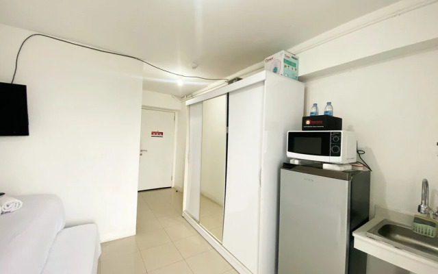 Best Strategic and Chic Studio at Bassura City Apartment