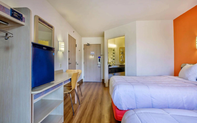 Motel 6 Burlington, ON - Toronto West - Oakville