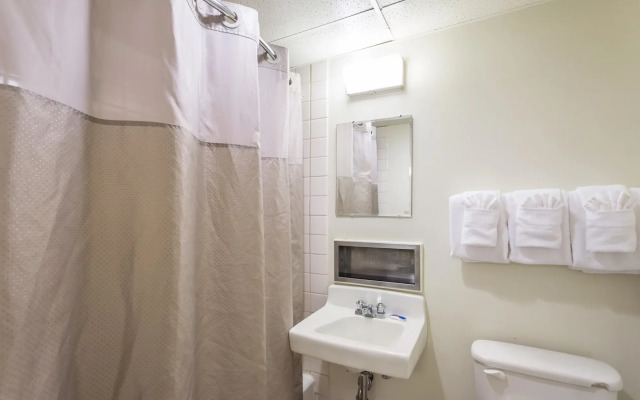 Motel 6 Butte, MT - Historic City Center
