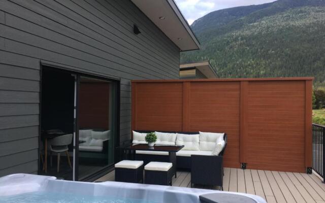 The Revy Den by Revelstoke Vacations