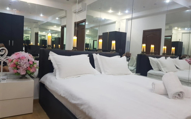 Mirrors Room Mega Mall National Arena