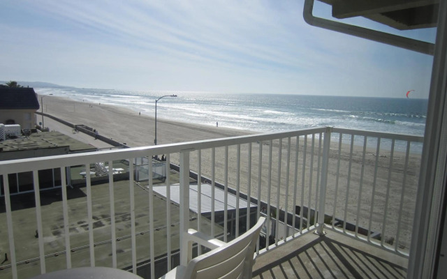 Surfer Beach Hotel