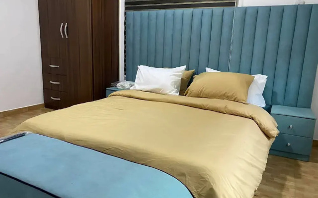 Comforts Court And Apartment