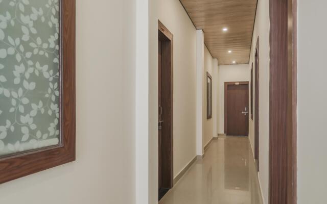 OYO 70438 Hotel R V Palace