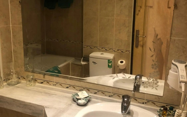 Hotel Mounia