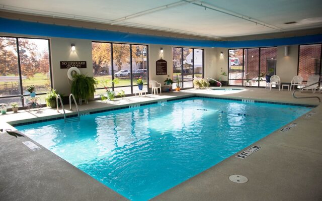 Crossroads Inn And Suites