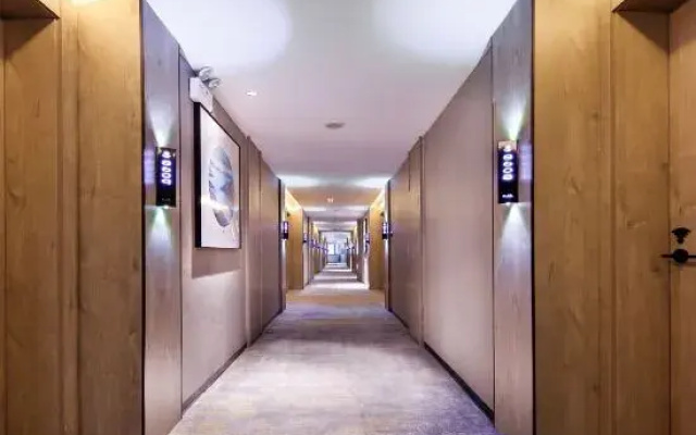 Ease Hotel (Jingmen Wanda Plaza Smart store)