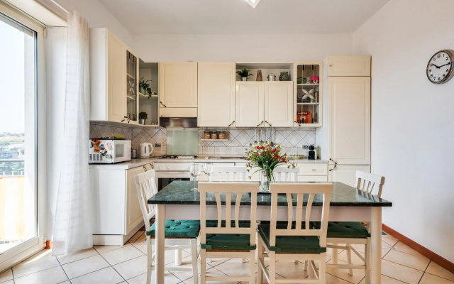 Roomy And Bright Apartment With Balconies X6
