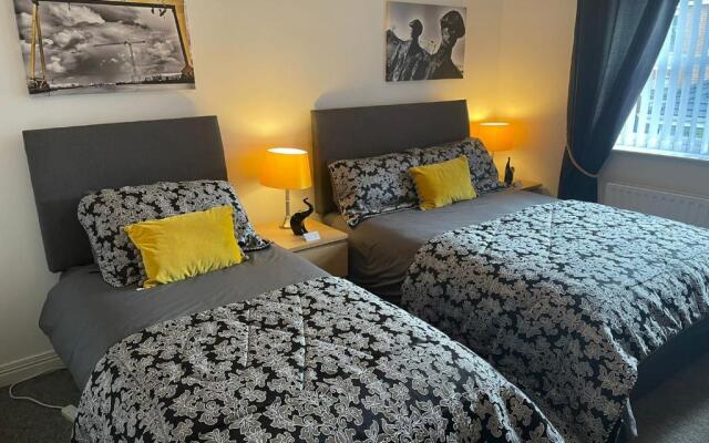 The Green, Portrush - Sleeps 12 - 5 bedrooms