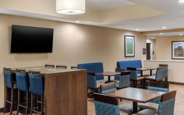 Comfort Suites Hanes Mall