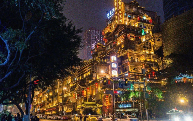 7 Days Premium·Chongqing Nanping Pedestrian Street LRT Station