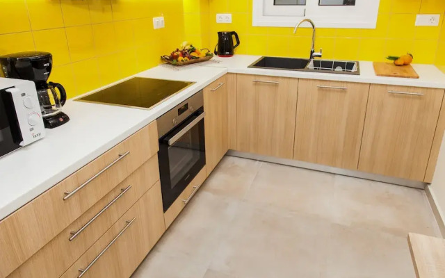 Restfull Fully Renovated Apartment in Thisio