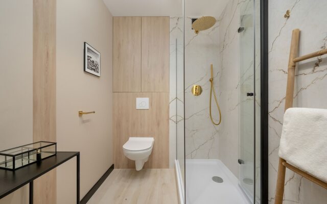 Zielińskiego Apartment by Renters