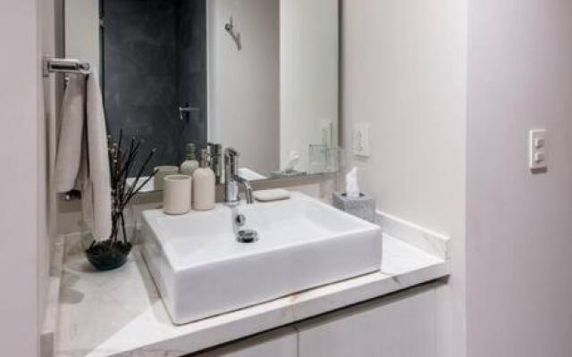 G312N Paty Luxury Resident, walking to the beach & 5thAv