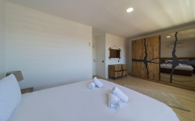 Lovely Duplex Flat Near Beach in Muratpasa