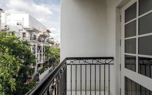 Amber Apartment 103 by Stayjade