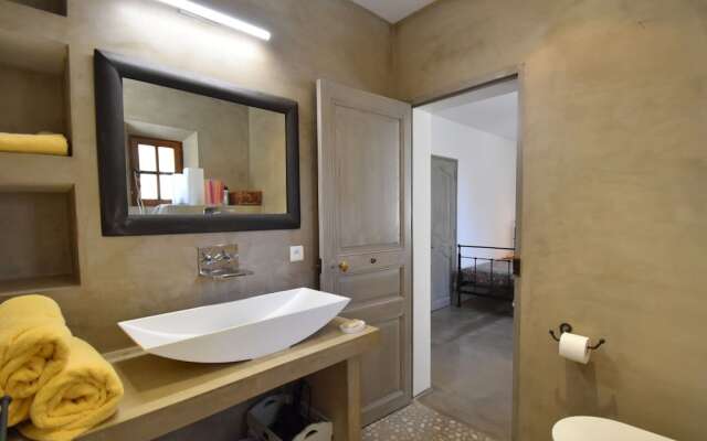 Luxurious Villa in Roussillon With Private Swimming Pool