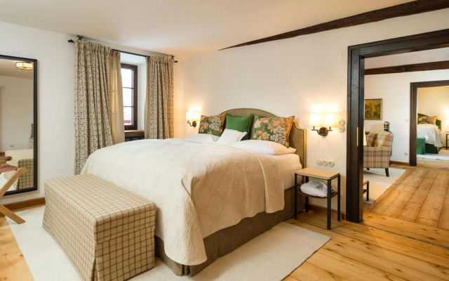 Schloss Prielau Hotel & Restaurants