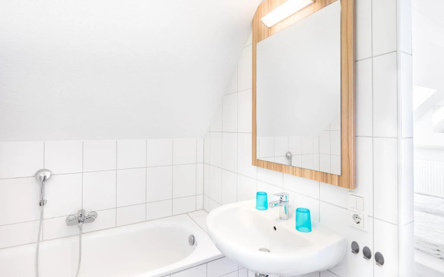 Spacious, Modern Apartment Near the Centre