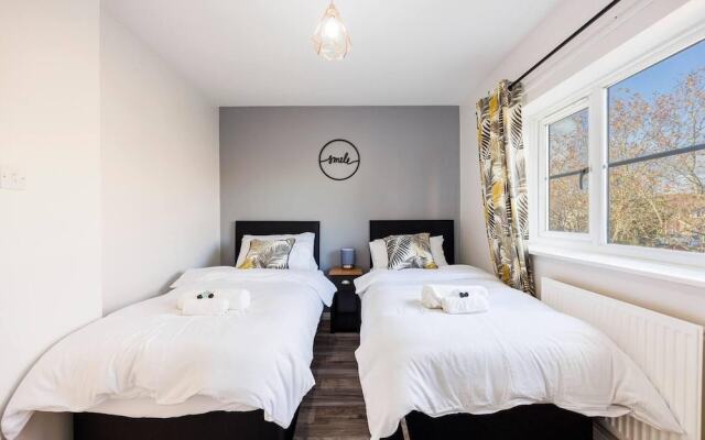 Remarkable 2- Bed House in Barking Essex