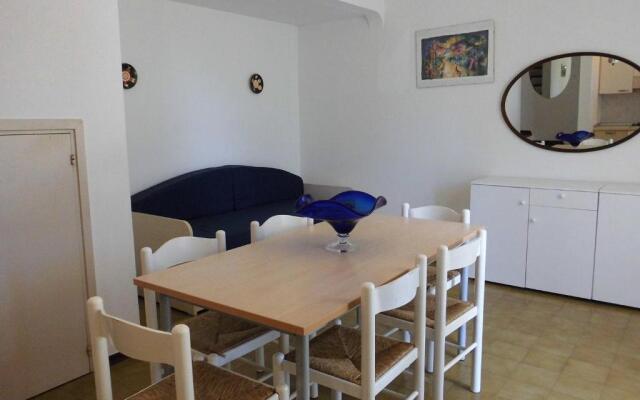 Beautiful Villa For 6 People-pool-tv-ac by Beahost Rentals