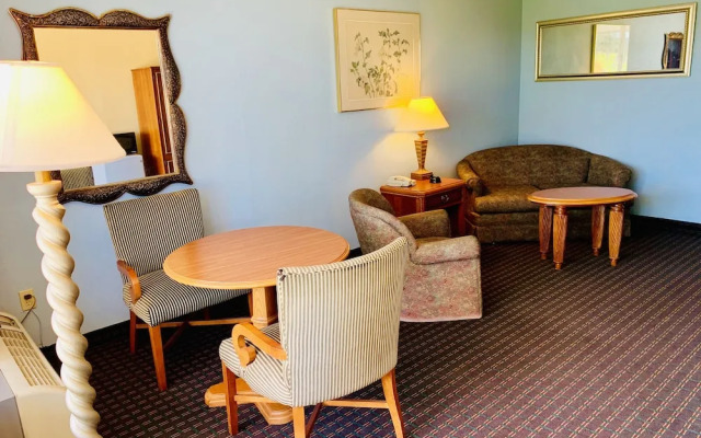 Castle Inn & Suites