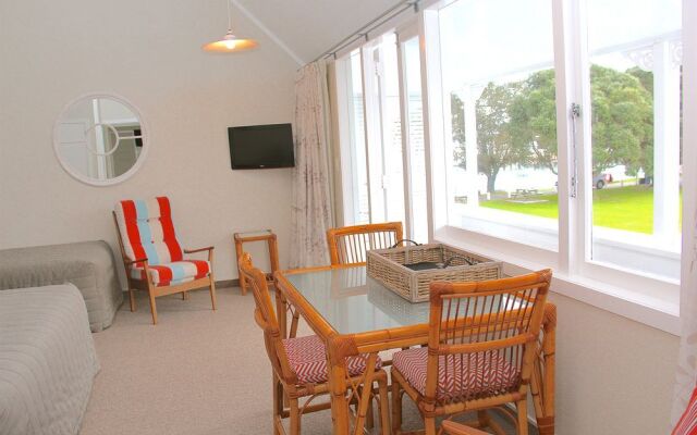 Hananui Lodge and Apartments