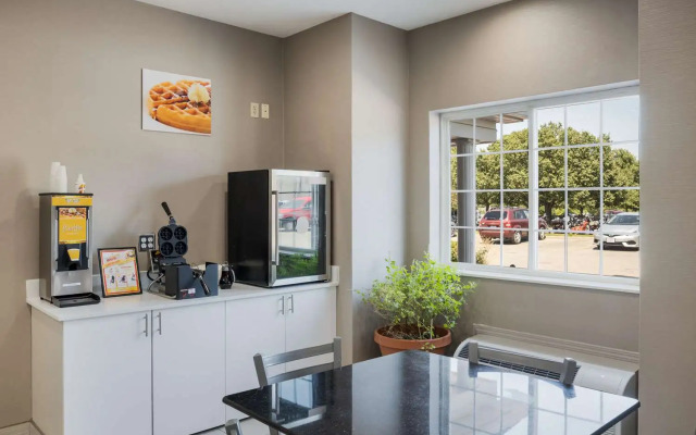 Sonesta Essential Hotels & Suites Kansas City/Blue Springs