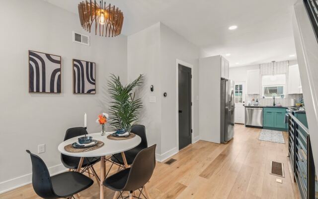 Stylish Near Stadiums & Nightlife Game Room