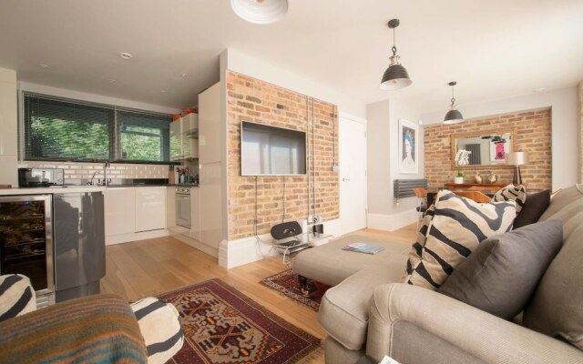 Chic 2 Bedroom Garden House in Dalston