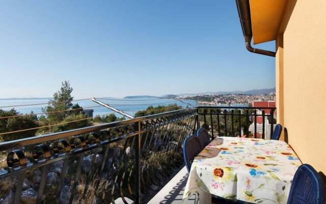 Luxurious Holiday Home at Podstrana With Sea View