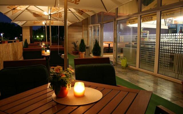 Hotel Junior