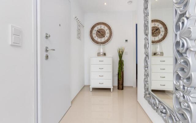 Fortuna 37 - Luxury Apartment with AC and Pool