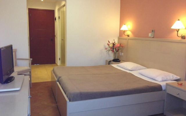 Three Stars Beach Hotel