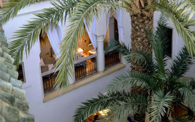 Magnificent Riad Beautiful Communal Swimming Pool - by Feelluxuryholidays
