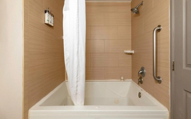 Holiday Inn Express & Suites Jacksonville Airport by IHG