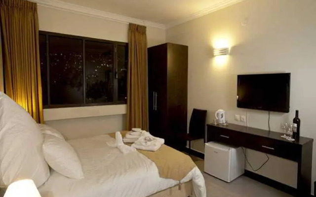 Market Hotel