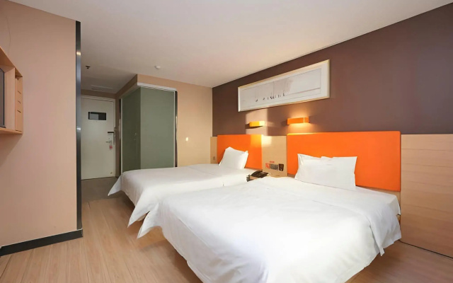7 Days Inn Premium (Beijing Dongzhimen Airport Express Station)