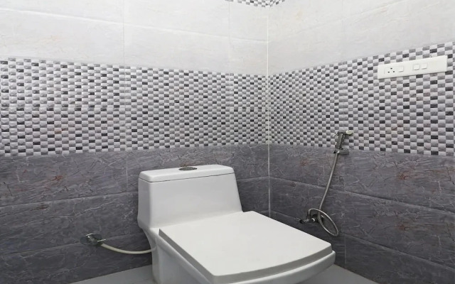 Gold Star Suits By OYO Rooms