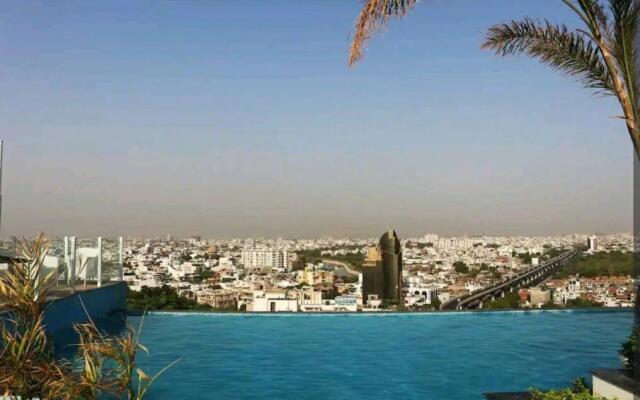 Lovely Studio apartment 1-bedroom with small kitchen and pool