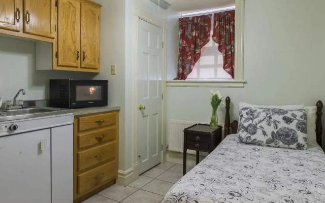 Chipman Hill Suites - Senator Dever House