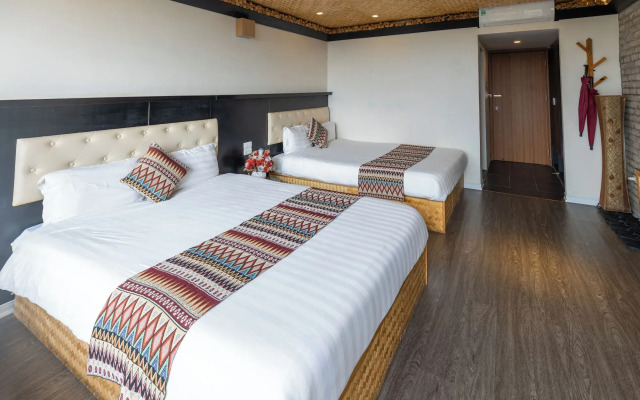Phuong Nam Mountain View Hotel
