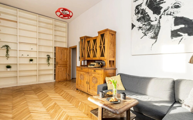 WS 3-Bedroom Old Town Apartment