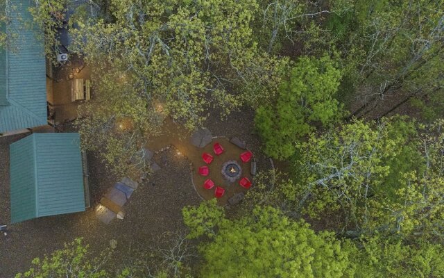 Lacey Dogwood Family Cabin With Free Wifi and Private BBQ by Redawning