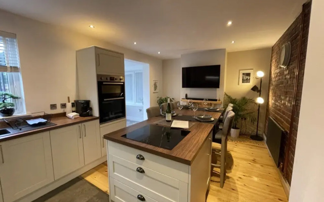 New Modern & Spacious Snowdonia Home - Sleeps 7