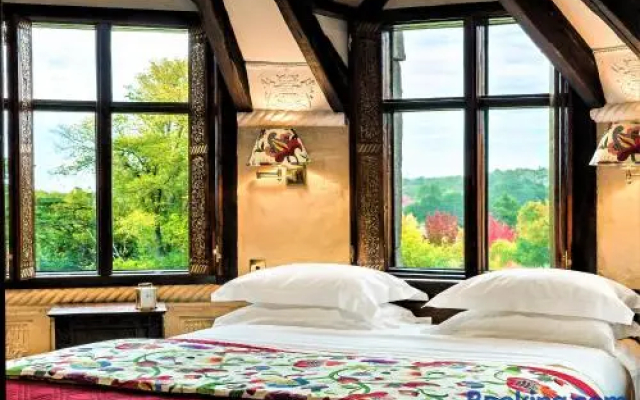 Thorngrove Manor