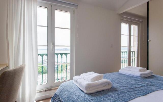 Chiado River View Deluxe Apartment