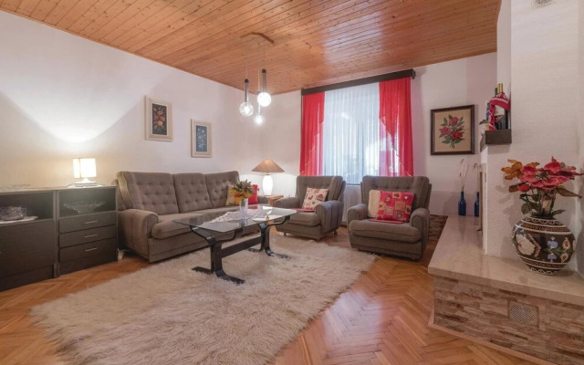 Stunning Home in Manjadvorci With Wifi and 3 Bedrooms